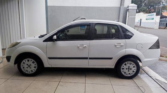 FORD FIESTA 1.6 MPI SEDAN 8V FLEX 4P MANUAL